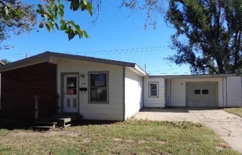 310 N Acadia St, Wichita, KS 67212