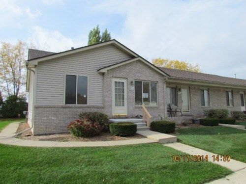 22111 Glenwood St, Clinton Township, MI 48035