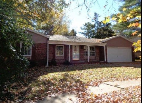 6882 Foxbend Court, Florissant, MO 63033