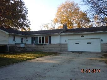 401 Burnham Dr, Fostoria, OH 44830