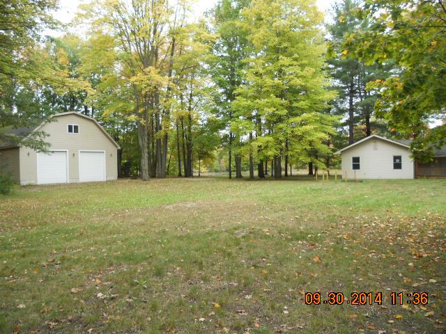 217 E Boulis Rd, Sanford, MI 48657