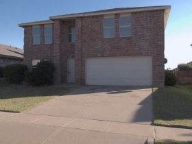 553 Hertford St, Crowley, TX 76036