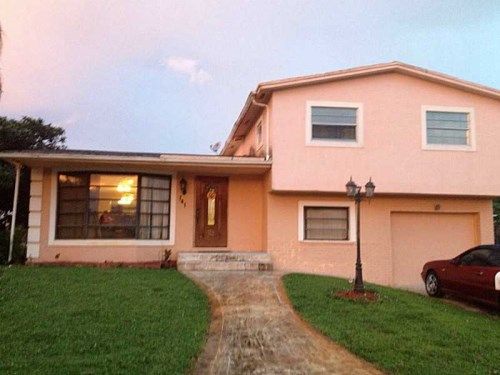 141 NW 76 AV, Hollywood, FL 33024