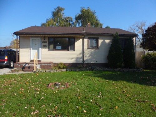 26446 Pattow St, Roseville, MI 48066