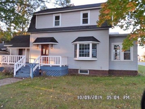 1044 Carpenter Ave, Iron Mountain, MI 49801