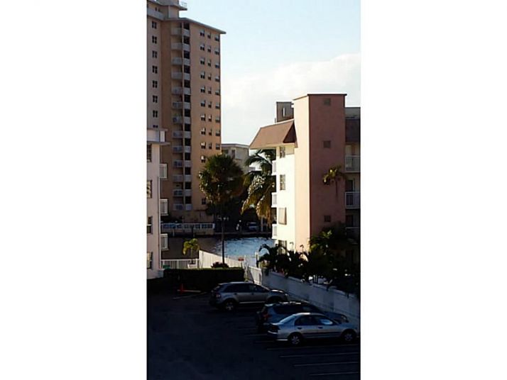 1913 OCEAN DR # 310, Hallandale, FL 33009