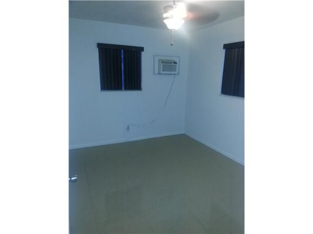 1042 FOSTER RD, Hallandale, FL 33009