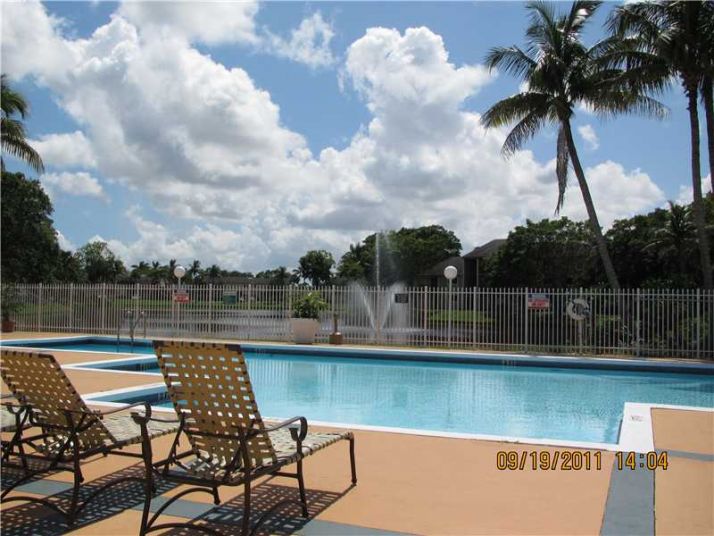 350 PALM CIRW # 201, Hollywood, FL 33025