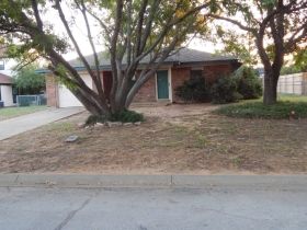 512 Alta Vista St, Joshua, TX 76058