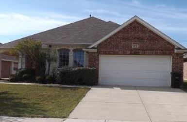 10117 Red Bluff Ln, Fort Worth, TX 76177