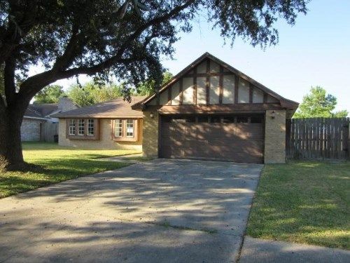 706 Briarclift Ln, Baytown, TX 77521