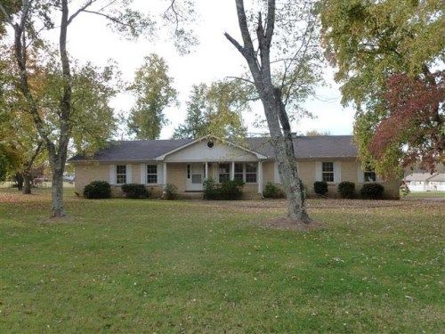 2 South Patrick Rd, Fayetteville, TN 37334