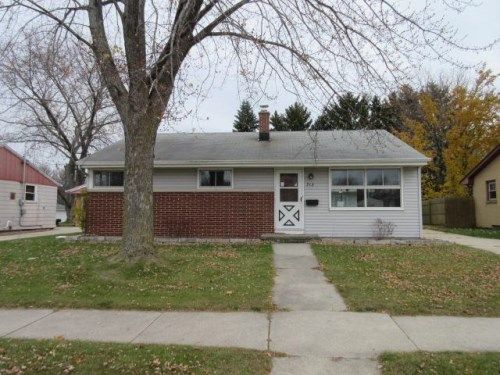 713 Pennsylvania Ave, West Bend, WI 53095