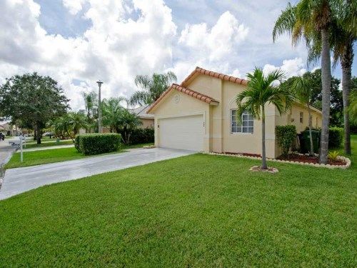 564 SW 177 AV, Hollywood, FL 33029