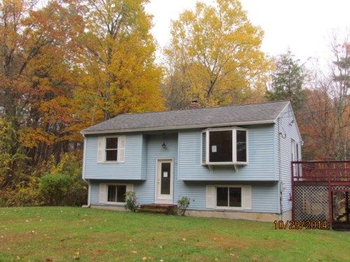 4 Woodland Dr, Kingston, NH 03848