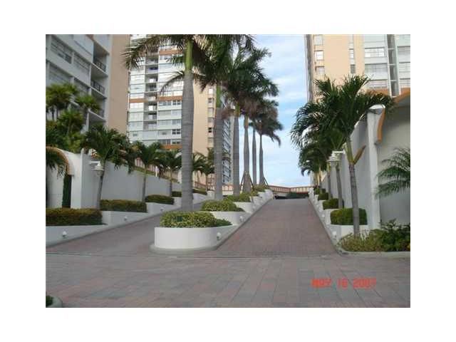 1904 S Ocean Dr # 305, Hallandale, FL 33009