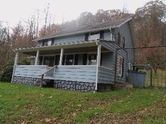 130 Rutherford Rd, Genoa, WV 25517