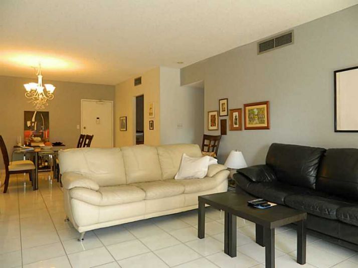 1985 S OCEAN DR # 2J, Hallandale, FL 33009