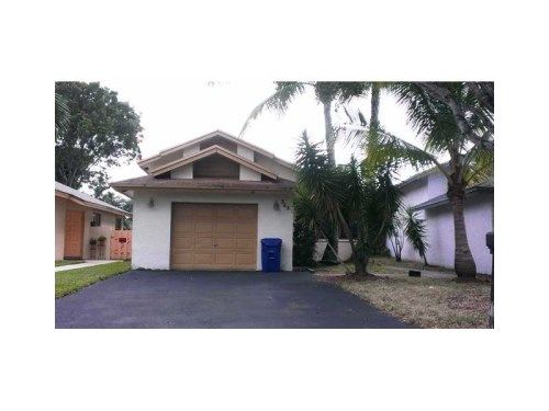 565 LAKESIDE CR, Fort Lauderdale, FL 33326