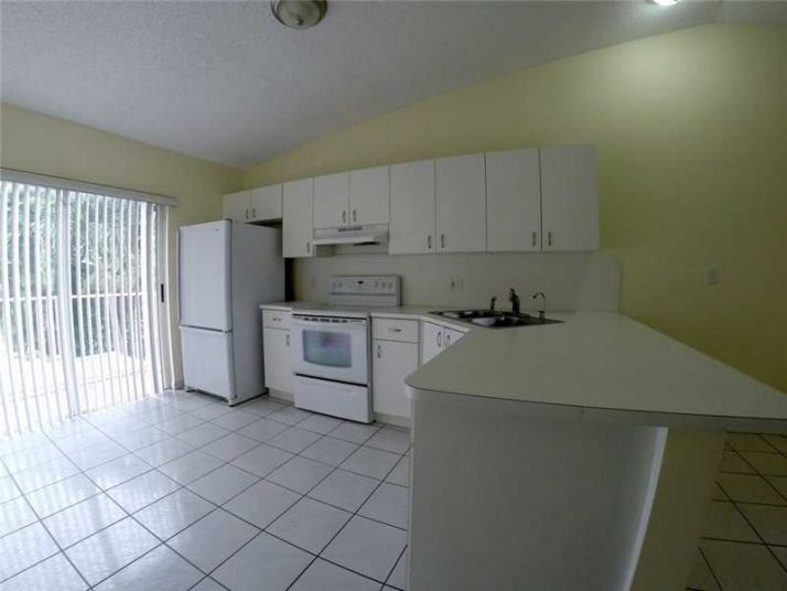 7626 W 34 LN # 2-202, Hialeah, FL 33018