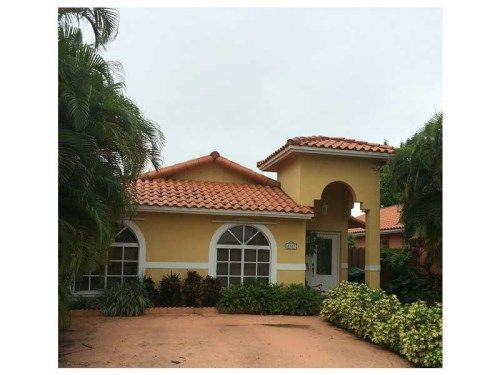 8887 NW 110 LN, Hialeah, FL 33016