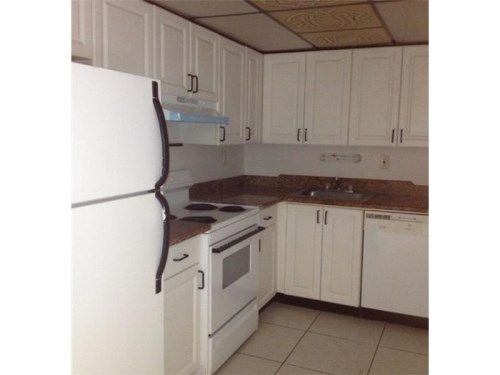 17530 NW 68 AV # C3004, Hialeah, FL 33015