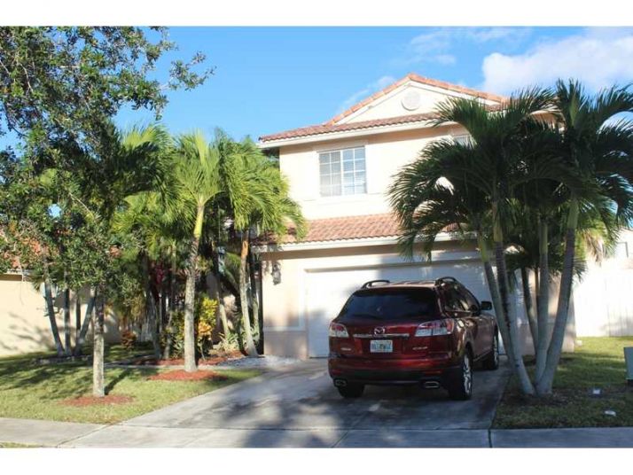 327 SW 195 AV, Hollywood, FL 33029