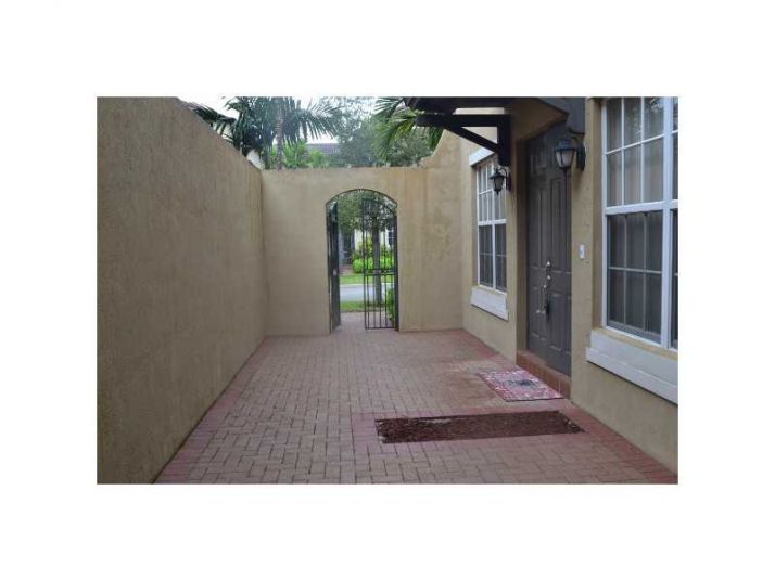 1025 SW 146TH TE, Hollywood, FL 33027