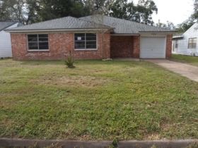 424 Evans St, Angleton, TX 77515