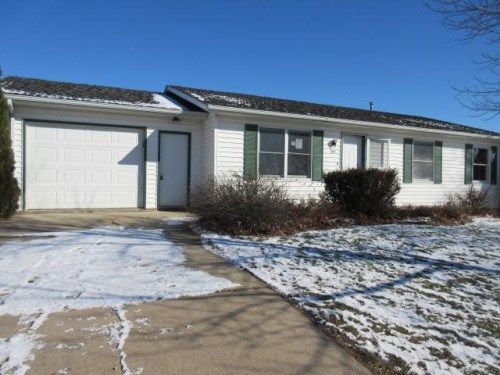 409 Tyler St SE, Cascade, IA 52033