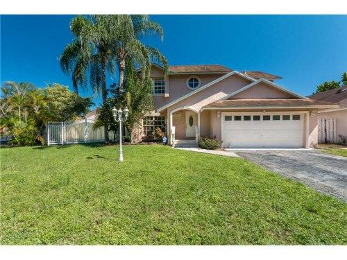 18723 NW 77 PL, Hialeah, FL 33015