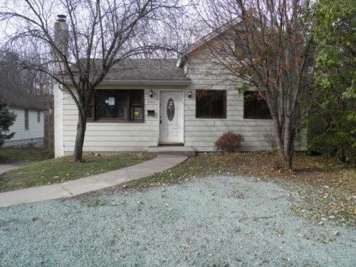 2722 Cleveland St, Clinton, IA 52732