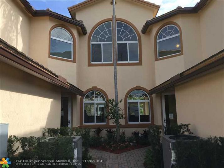 812 WEST VILLAGE CIRCLE, Fort Lauderdale, FL 33325