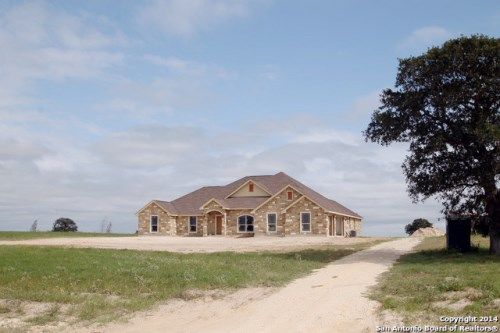 161 Triple Bend Dr, La Vernia, TX 78121