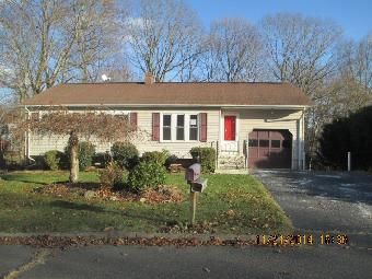 8 Bob White Cir, Naugatuck, CT 06770