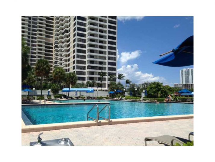 600 THREE ISLANDS BL # 620, Hallandale, FL 33009