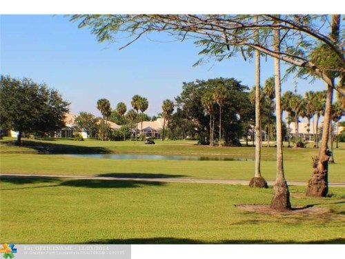 3960 OAKS CLUBHOUSE DR # 110, Pompano Beach, FL 33069