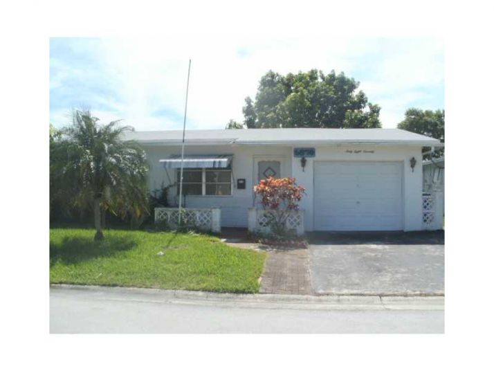 6870 NW 17 CT, Pompano Beach, FL 33063