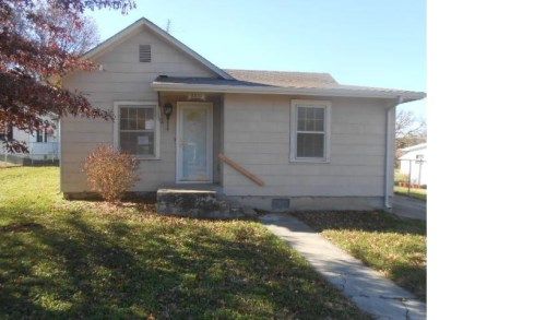 2251 N Robberson Ave, Springfield, MO 65803