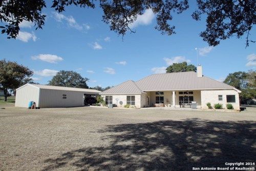 132 Copper Ridge Dr, La Vernia, TX 78121