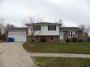 100 Fir Court, Hebron, IN 46341