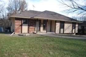 118 SE 2nd St, Blue Springs, MO 64014