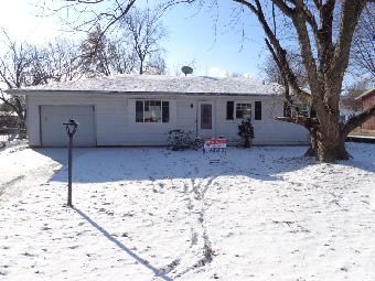 5 Dolphin Ct, Oswego, IL 60543