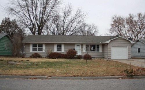 506 South Drive, Marshall, MO 65340