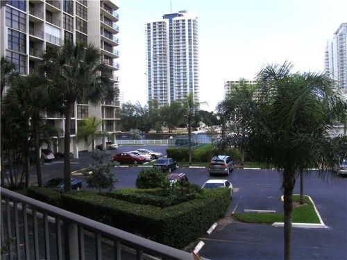 600 PARKVIEW DR # 228, Hallandale, FL 33009