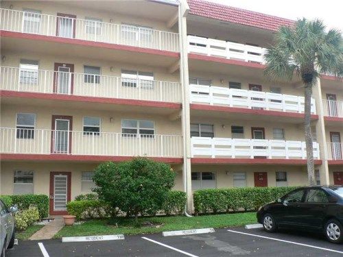 1050 COUNTRY CLUB DR # 102, Pompano Beach, FL 33063