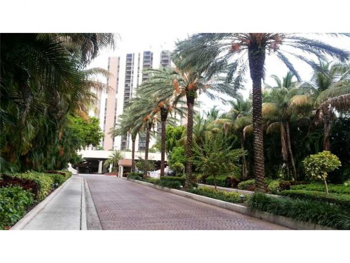 20335 W Country Club Dr # 1405, Miami, FL 33180