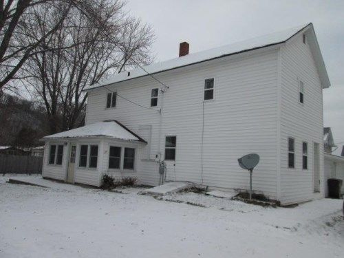 810 S 3rd Ln, Guttenberg, IA 52052