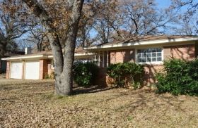 7225 Monterrey Drive, Fort Worth, TX 76112