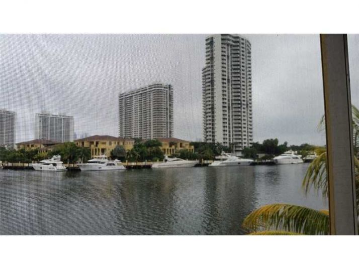 2980 POINT EAST DR # D-305, North Miami Beach, FL 33160